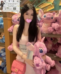 只想撕碎她的性感小吊帶