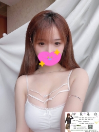 身材嬌小笑容甜美