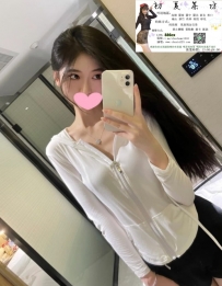 她是個 高挑美腿的單身乖乖女