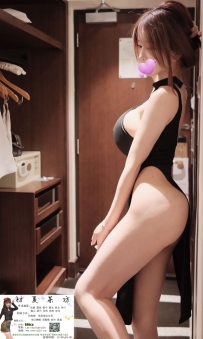 她有著一雙超騷的媚眼