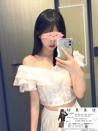 由於媽媽生病需要醫藥費，她才短期兼職