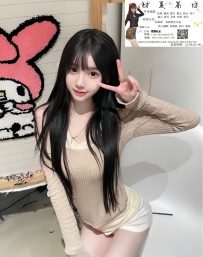 嬌小的小隻馬看起來就像個可愛的小娃娃